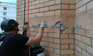 Обследование фасада здания в Улане-Удэ в октябре